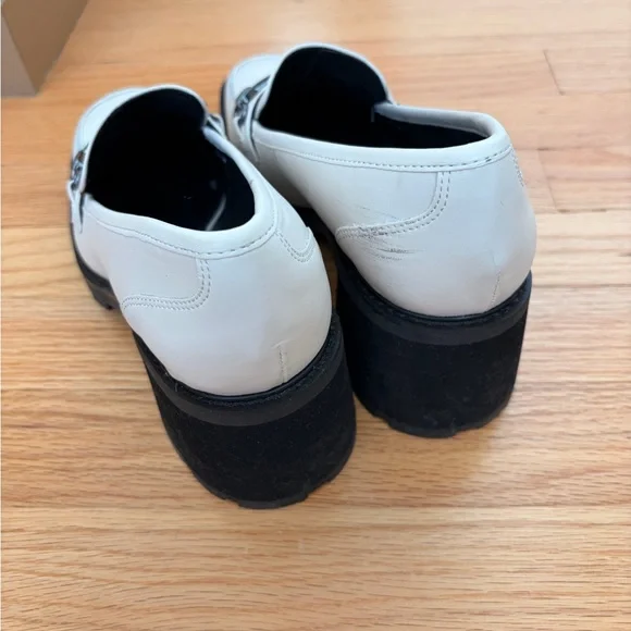 Sanctuary Cream Loafers with Silver Chain - Picture 2 of 2